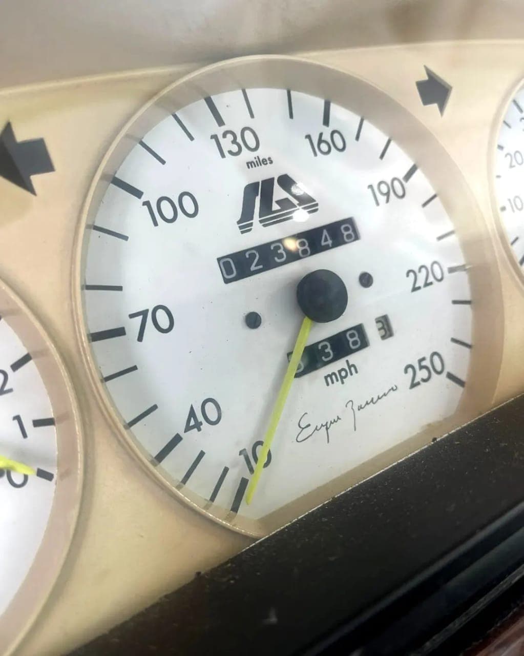 SGS-Tachometer mit eigenem Logo bis 250 mph – ein maßgefertigtes Instrument